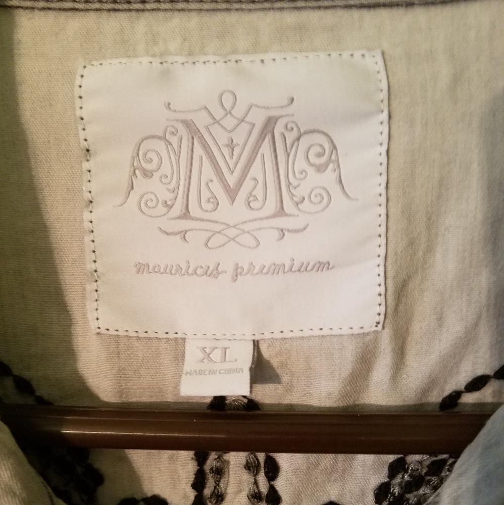 Maurices Button-up - Picture 3 of 5